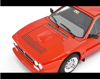 Lancia 037 Rally Stradale 1982 Rosso Laudoracing 1:18 Resinemodell (Türen, Motorhaube... nicht zu öffnen!)